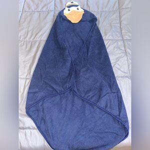Hudson baby pelican hooded bath towel